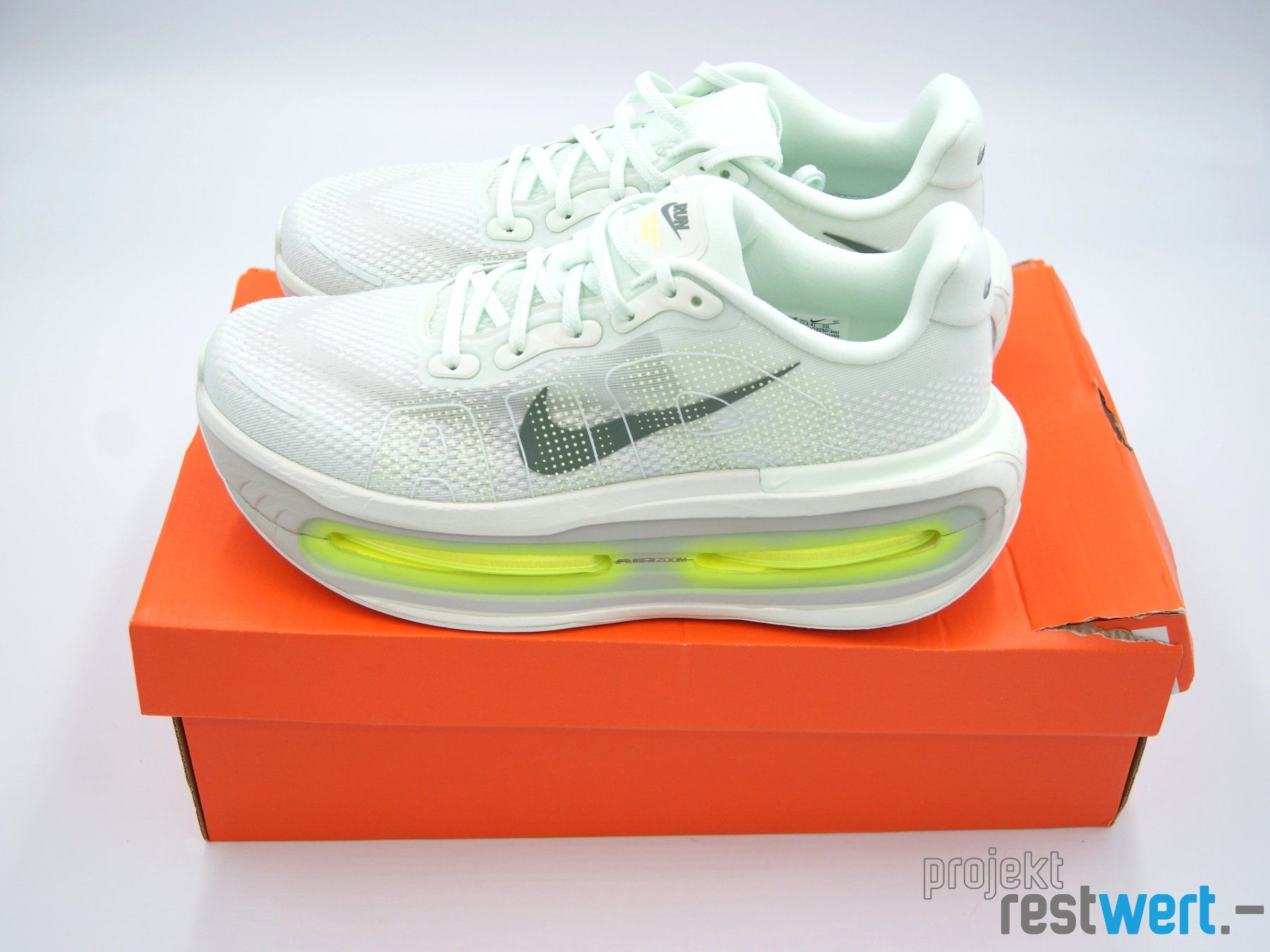 Nike Scarpe da uomo: Nike Vomero Premium Sneakers Grösse 43 – Nuovo (secondo la descrizione) da Bülach venduto da restwert_buelach 5