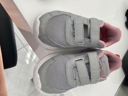 Kinder Turnschuhe grau rosa Klettverschluss Grösse 25