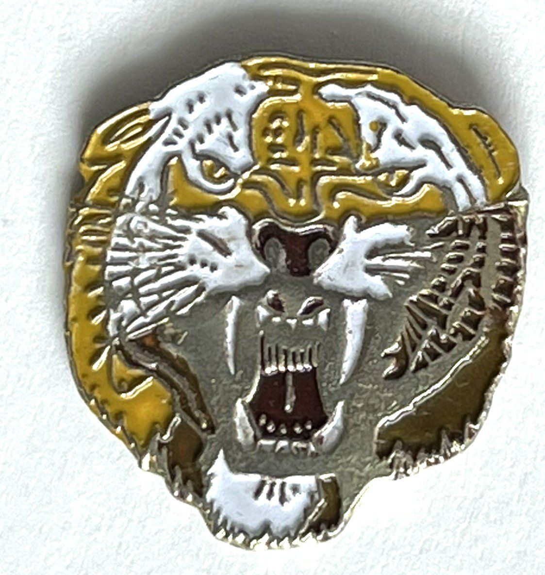 Placchette & Badge: Pin Tiger – Usato da Kriens venduto da TSCH1