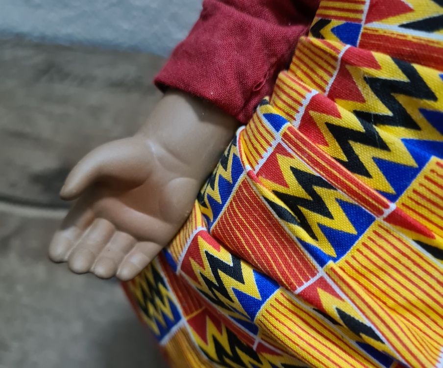 Porzellanpuppe "The Little Ashanti Weaver", Col. Kaufen
