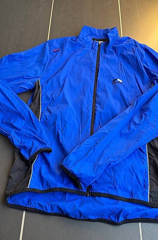 Skinfit Jacken: Skinfit Laufjacke Gr M – Gebraucht aus Oberweningen von Jogi2