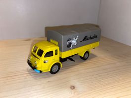 Renault Fainéant bâché MICHELIN 1/50 Corgi Héritage 71001