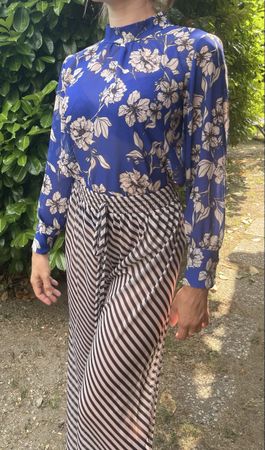 Chic camicia floreale con gola alta -tgS/M-nuova