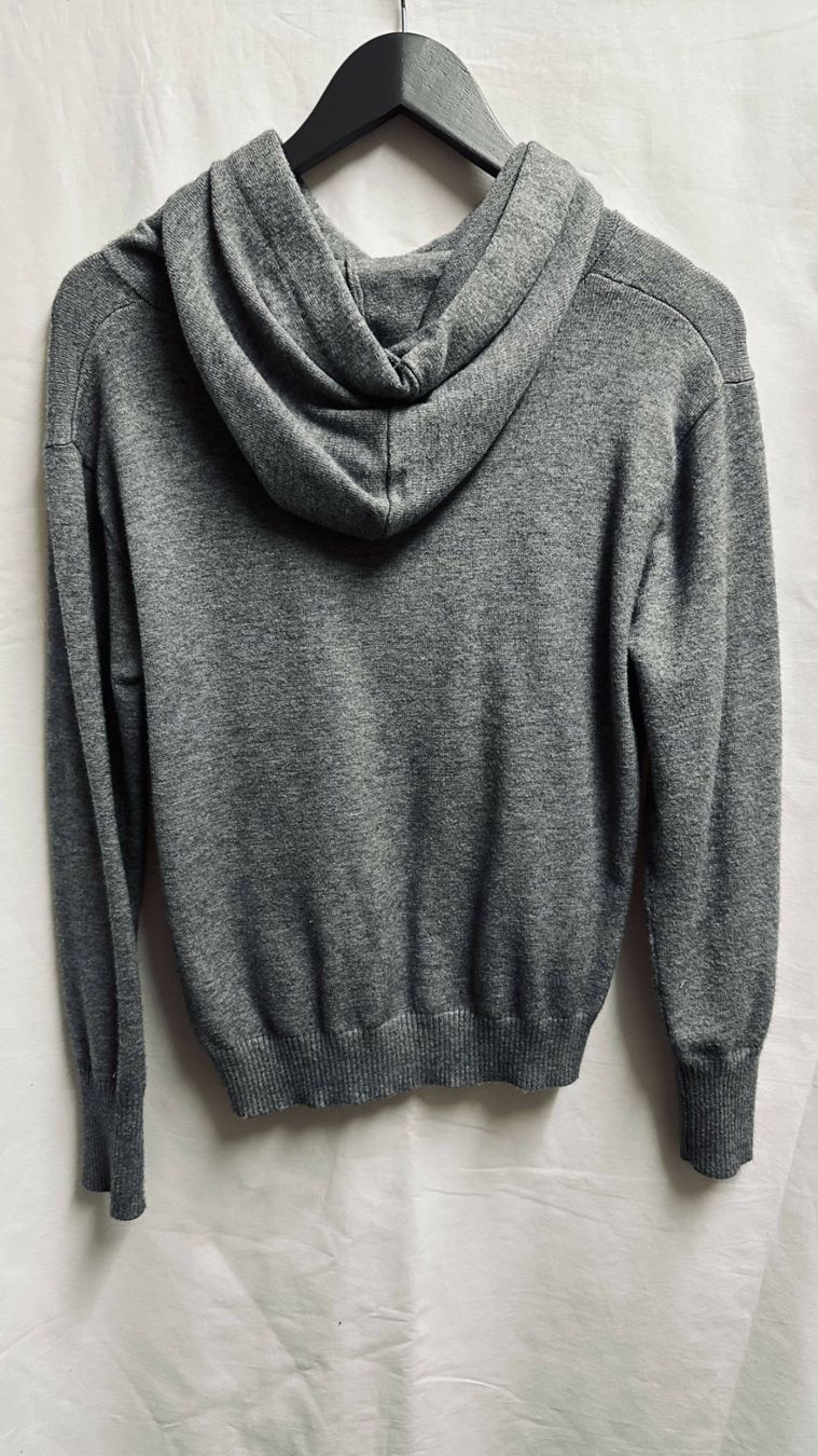 Maglioni & Felpe: Grauer Kapuzen Pullover S / M – Nuovo e nell'imballaggio originale da Sarmenstorf venduto da taosun 2