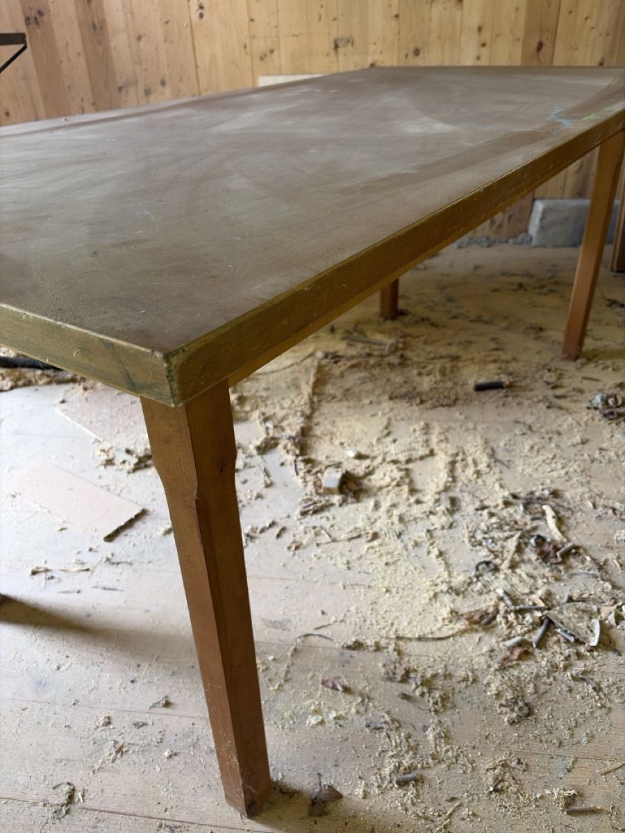 Tavoli: Massiver Arbeitstisch mit Schublade – Usato da St. Gallen venduto da macauktion 1
