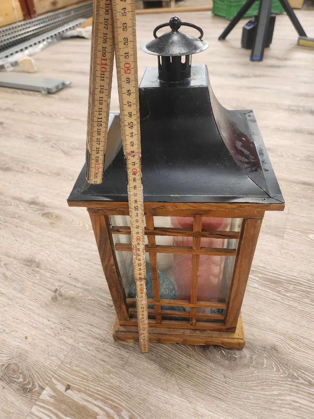 Lanterne: Stilvolle Holzlaterne mit Glas – Difettoso da Niederurnen venduto da Ghost.recon 3