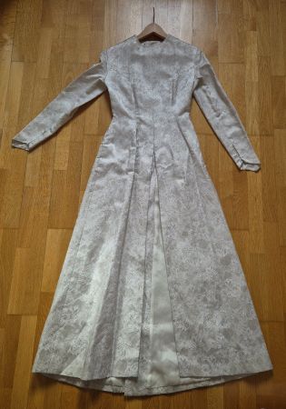 neuwertiges, wunderschönes Kleid, handgeschneidert