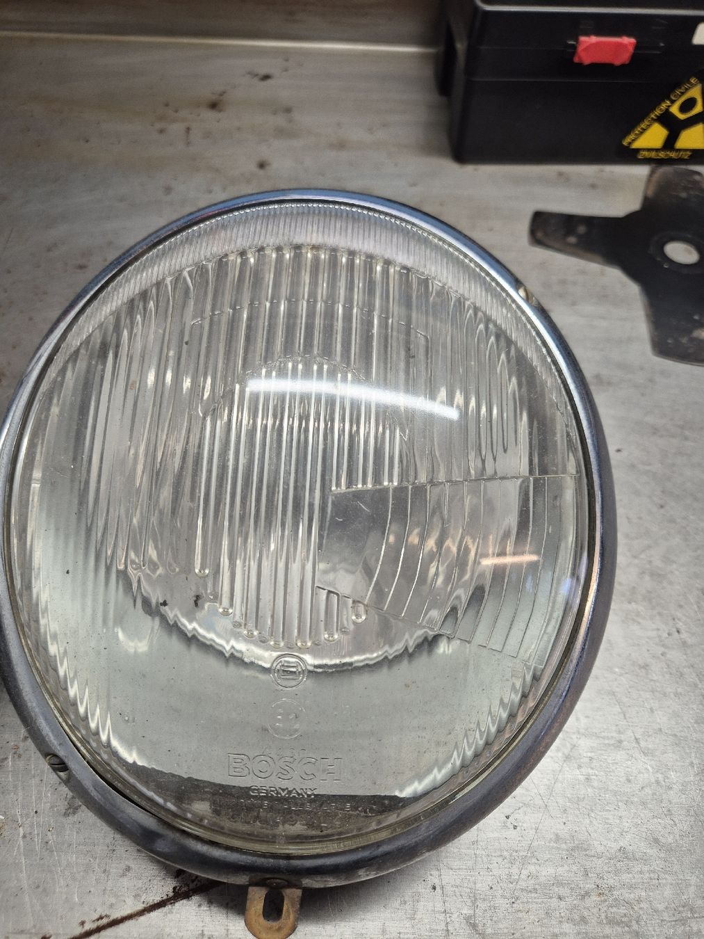 Bosch Tutti pezzi di ricambio auto: Scheinwerfer orig. Bosch IGM 1499 LA  – Usato da Wangen b. Olten venduto da madmax05 2