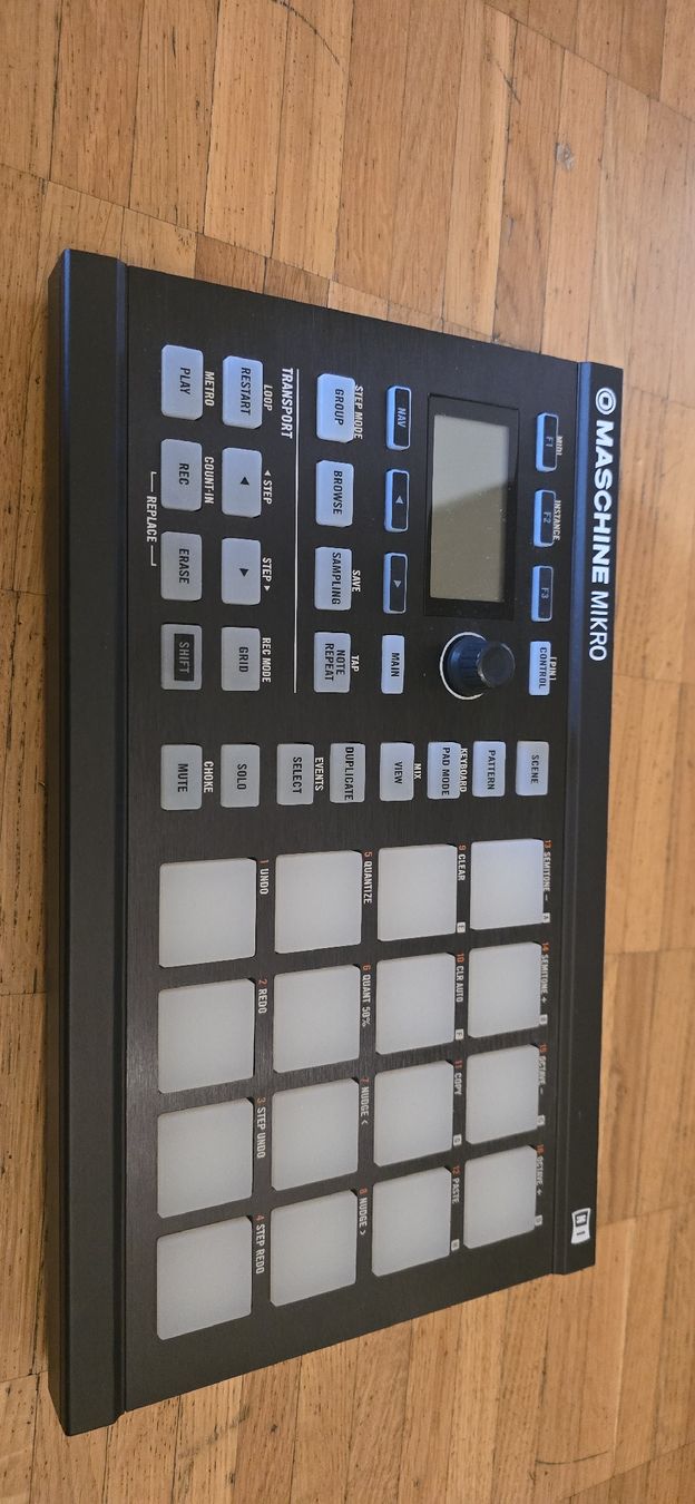 Native Instruments Instruments de musique: Native Instruments Maschine Mikro MK2 Controller  – D'occasion à Geroldswil par Mveit 2