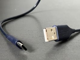 Câble bleu marine de 35 cm USB-A vers USB-C