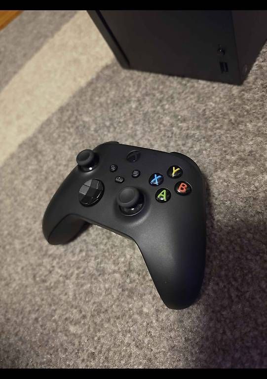 Console: Xbox Series X 1TB  come nuova + 2 controller – Usato da Balerna venduto da irr_dc2h 2