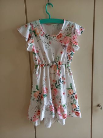 Schönes, leichtes Mädchenkleid  Gr 140