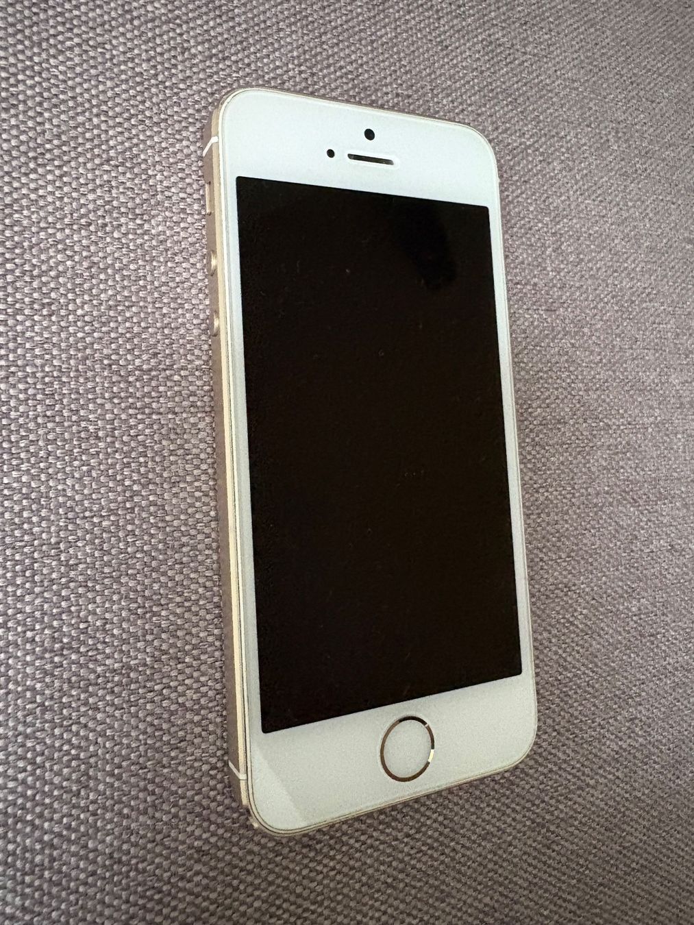 Apple Handys / Smartphones: Apple iPhone 5s Smartphone gold gebraucht – Gebraucht aus Hunzenschwil von Blueberryqueen