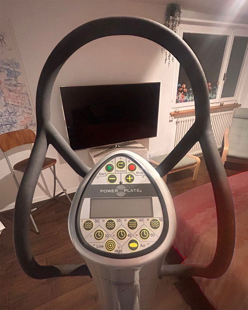 Power Plate Hometrainer: Power Plate Pro 5 AIRdaptive - die Original-Vibrationsplatte – Usato da Emmenbrücke venduto da happydr 3