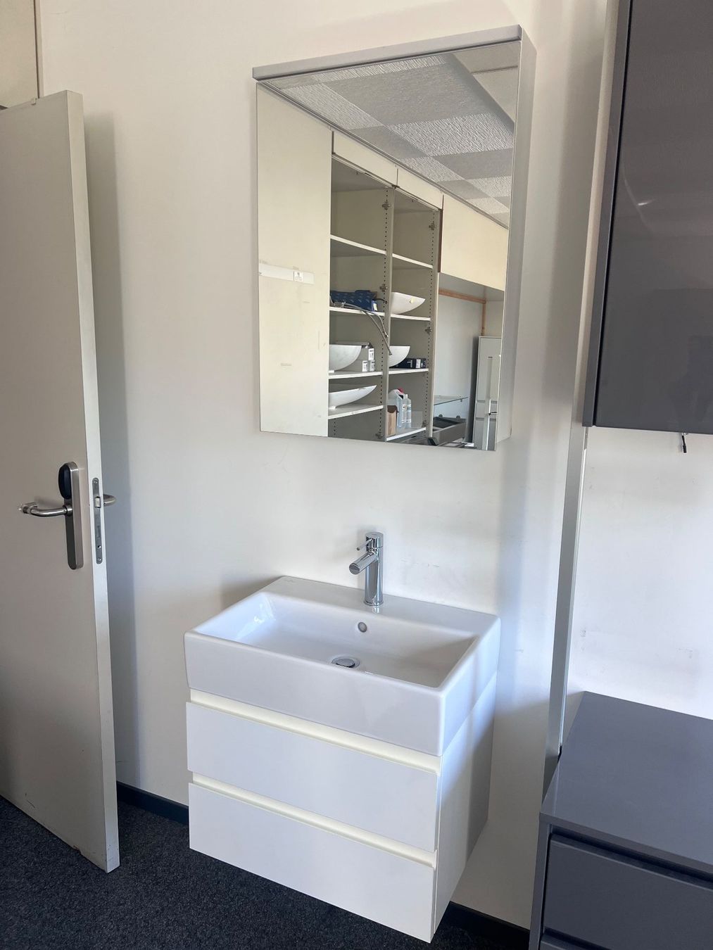 Mobili per bagno: Badmöbel mit Spiegelschrank – Usato da Reinach BL venduto da tba_2gyj