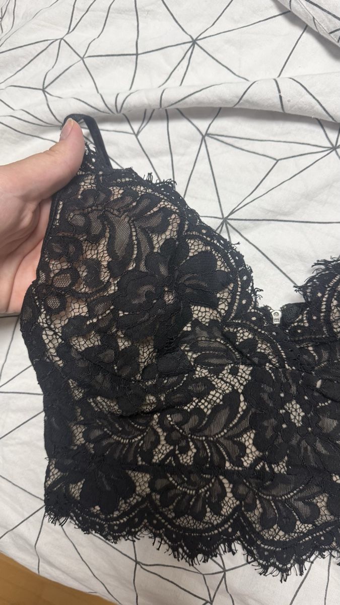 Top: Lace Top AMISU black size L  – Usato da Ueberstorf venduto da man_p2fy 1