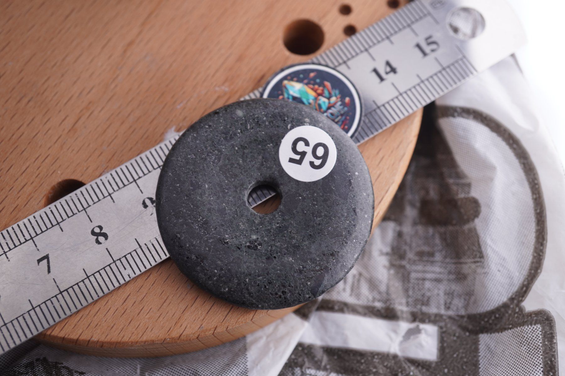 Minerali & Pietre curative: Kimberlit      Donut   pi Scheibe      Ab 1.- – Nuovo e nell'imballaggio originale da Eschenbach SG venduto da topstone 1