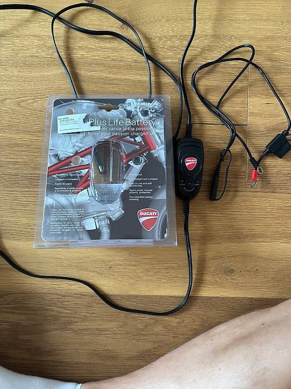Caricabatterie: Ducati Batterieladegerät original – Usato da Winterthur venduto da ducati.corse 1