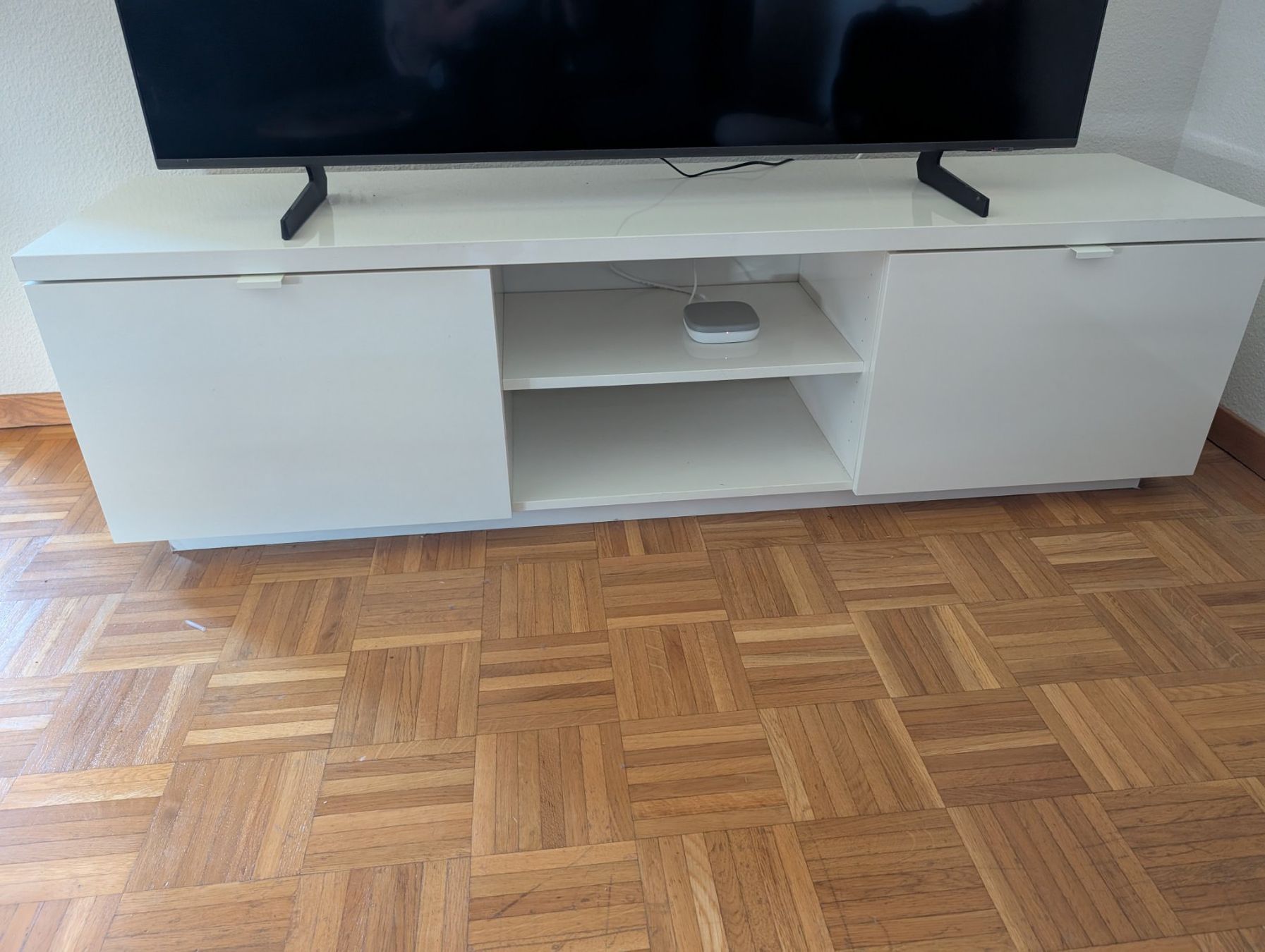 Ikea TV Möbel: TV-Möbel – Gebraucht aus Zürich von Raling