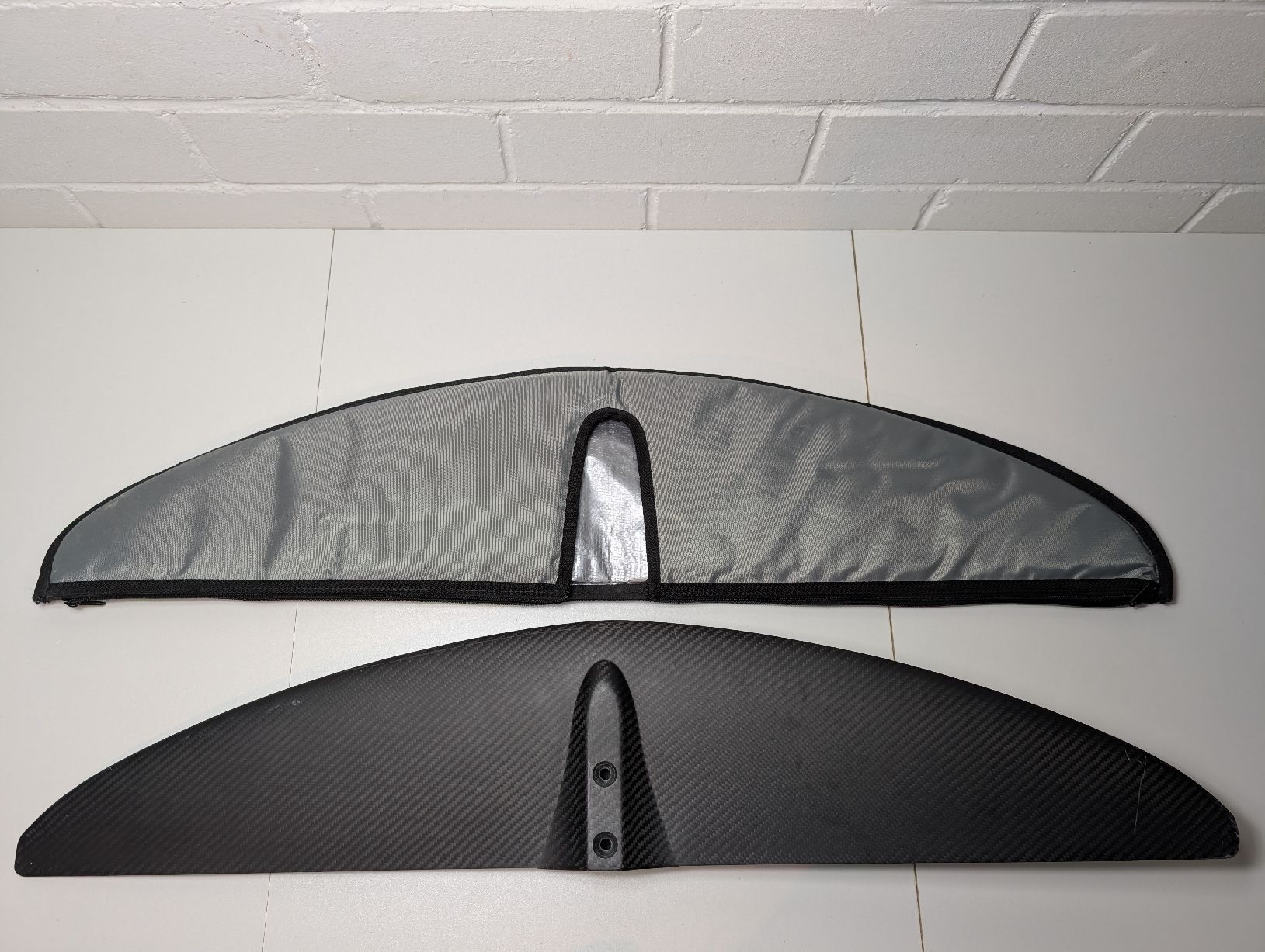 Indiana Tavole da surf e di nuoto: Indiana Foil 920H-AK 100% Carbon Front Wing  – Usato da Liesberg Dorf venduto da legatus 1