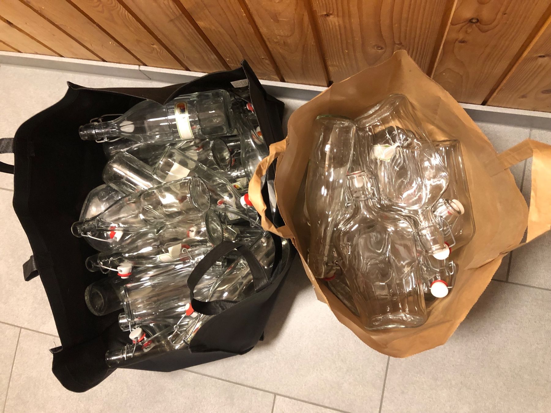 Bicchieri, Caraffe & Bottiglie: Verschiedene Glasbügel Flaschen – Usato da Gonten venduto da Garn-Liesel 1