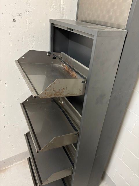 Armadi: Schuschrank aus Metall – Usato da Zürich venduto da bergacker 1