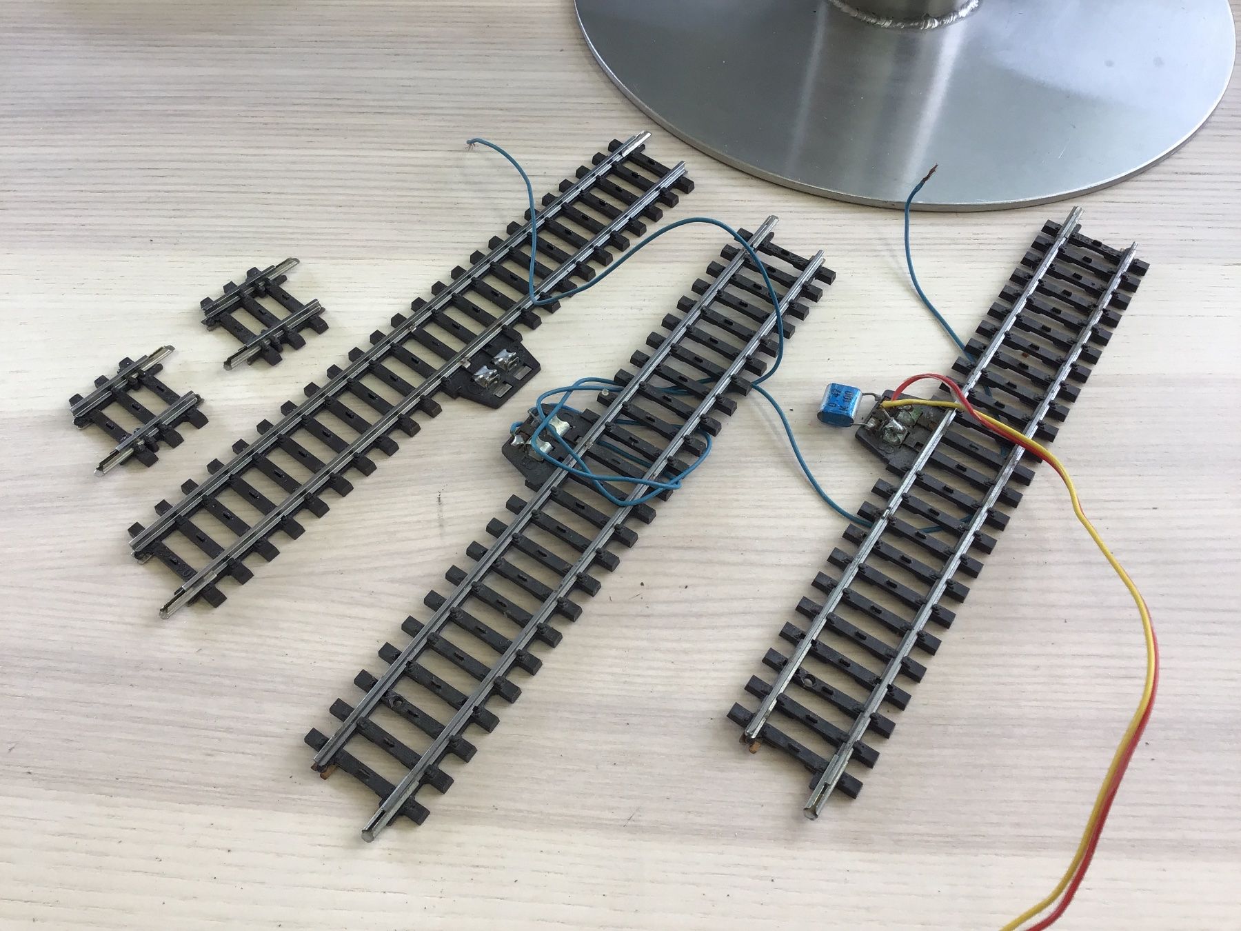 Märklin Modelleisenbahnen: Märklin Geleise 5 Stück – Gebraucht aus Männedorf von Modelle-aller-Art