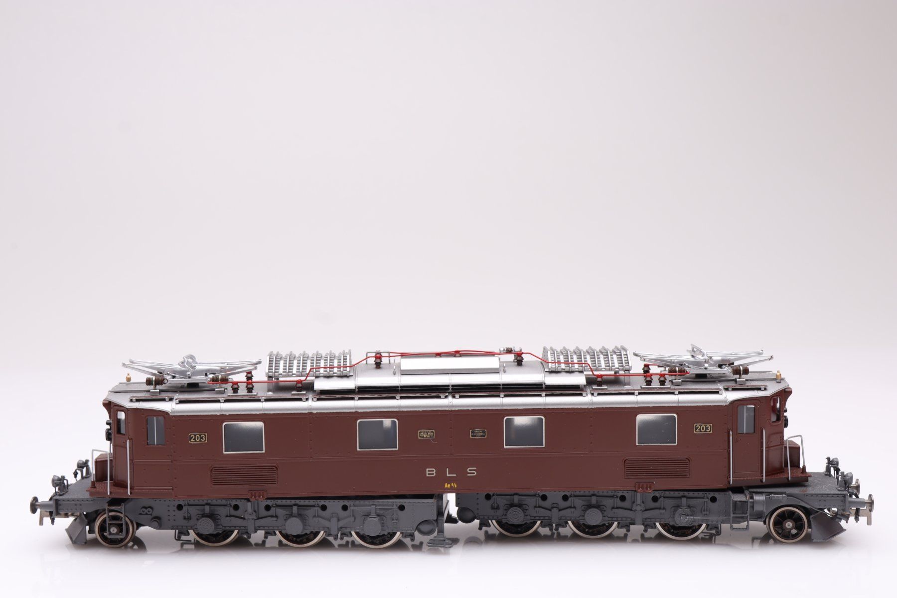 Metropolitan Modelleisenbahnen: Metropolitan BLS Ae 6/8 203 DC, H0 – Gebraucht aus Ried (Muotathal) von Modellbahn.swiss 2