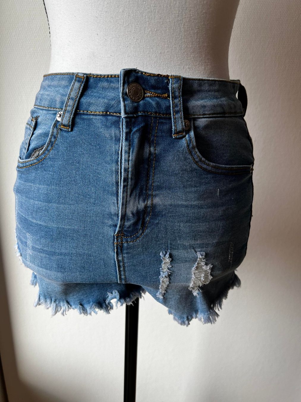 Pantaloni: Neues Shorts S – Nuovo e nell'imballaggio originale da Riehen venduto da edu_92w7 4