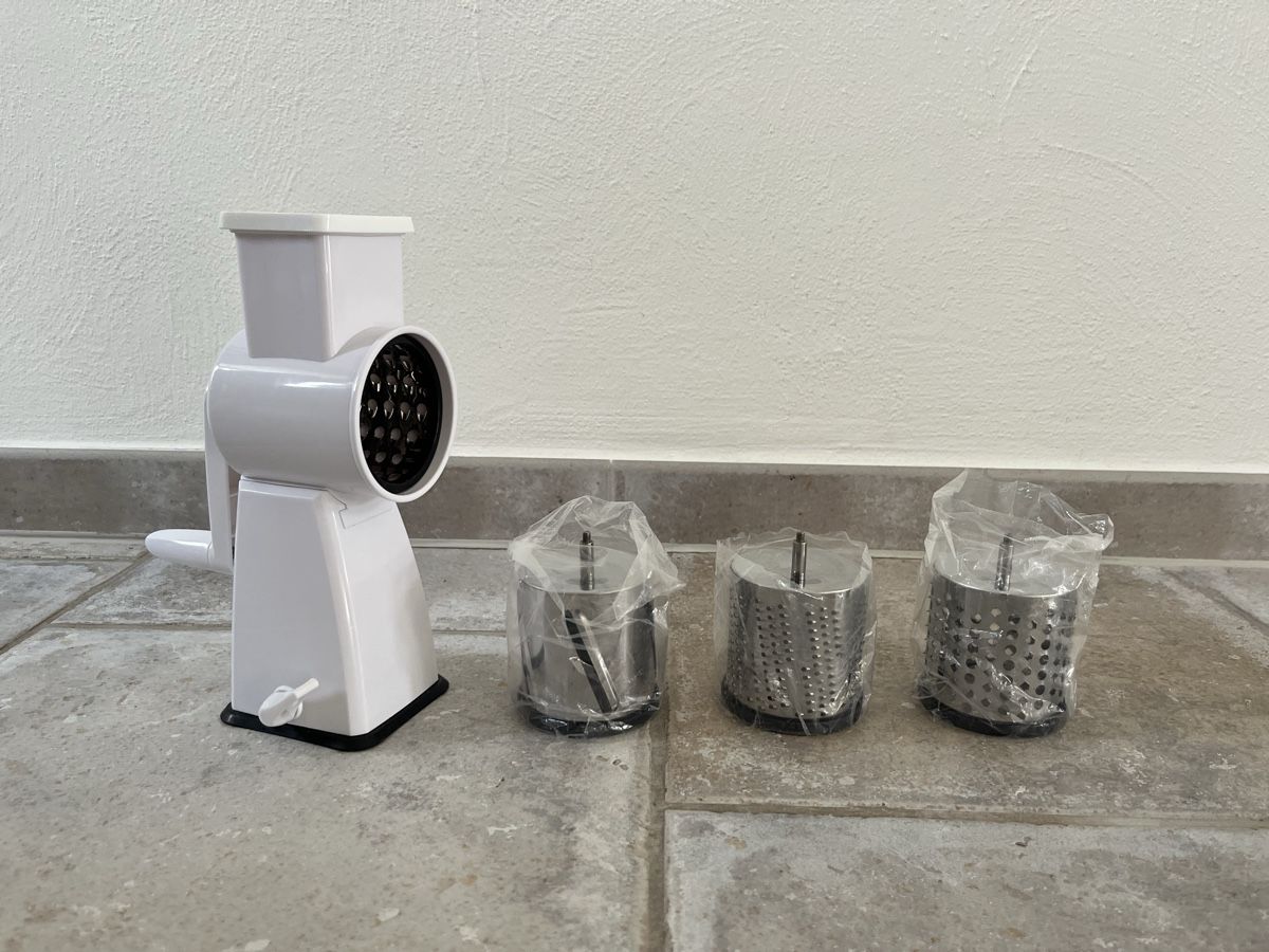 Elettrodomestici da cucina: Reibmaschine mit 4 Trommeln – Nuovo (secondo la descrizione) da Steinmaur venduto da Poleni 2