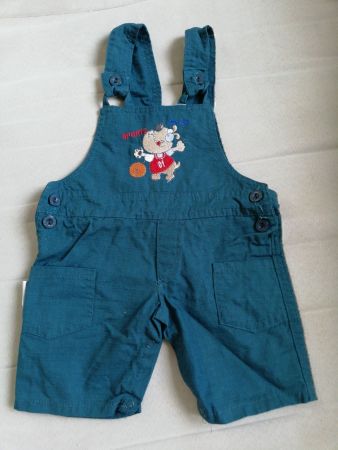 Kurze Latzhose ca. Gr 74/80 (6-12Mt)