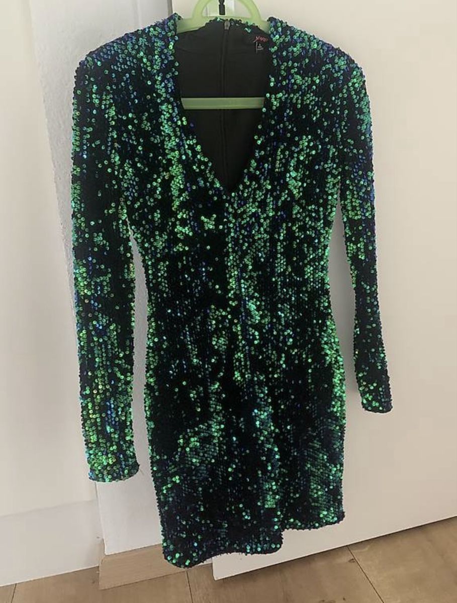 Vestiti: helles Kleid mit Pailletten – Usato da Zell LU venduto da AliAli24