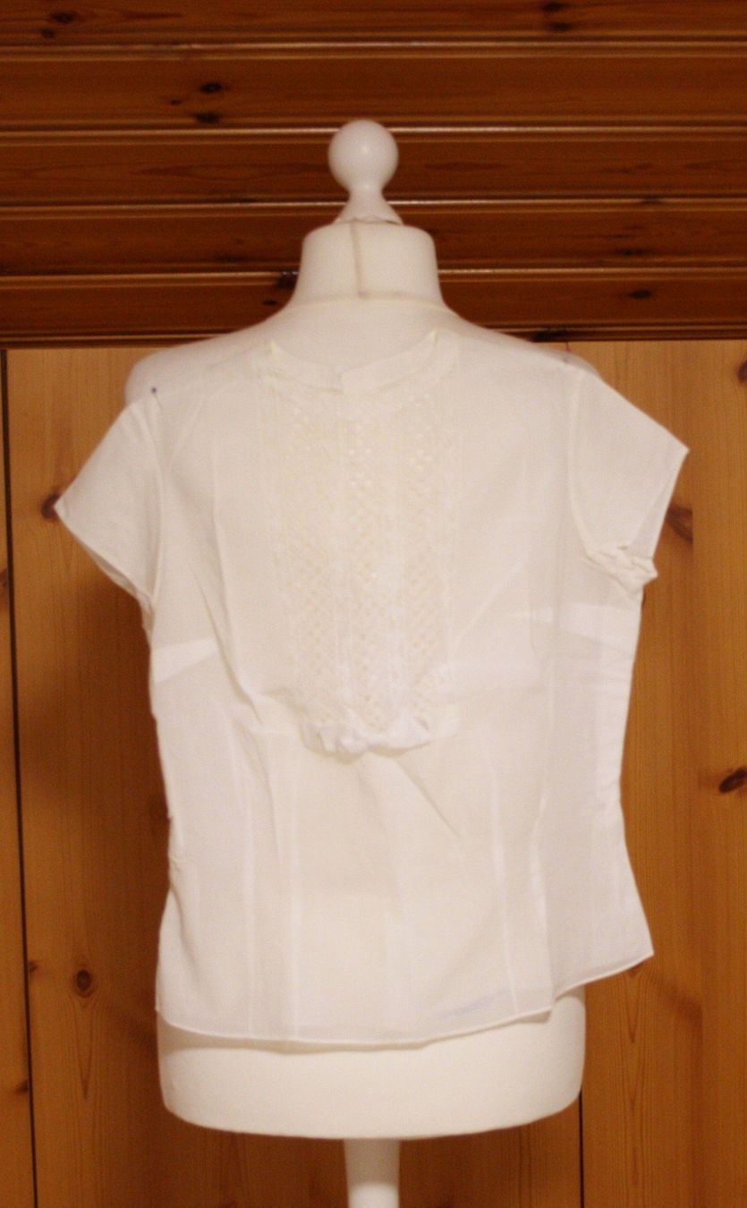 Camicette: Bluse Spitze und Schleife weiss Gr. 42 – Usato da Flüelen venduto da Diversicum-Vintage