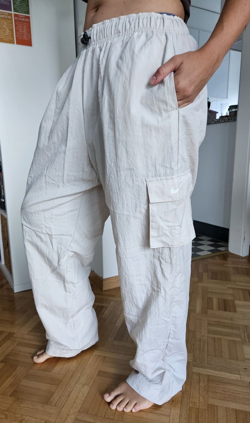 Nike Hosen: Nike Cargo-Hose – Neu (gemäss Beschreibung) aus Emmenbrücke von L_W
