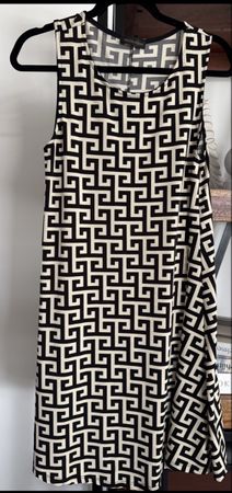 Leichtes Sommerkleid mit grafischem Print in Schwarz/Ivory