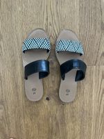 Schwarze und weiße offene Sandalen C&A - 37