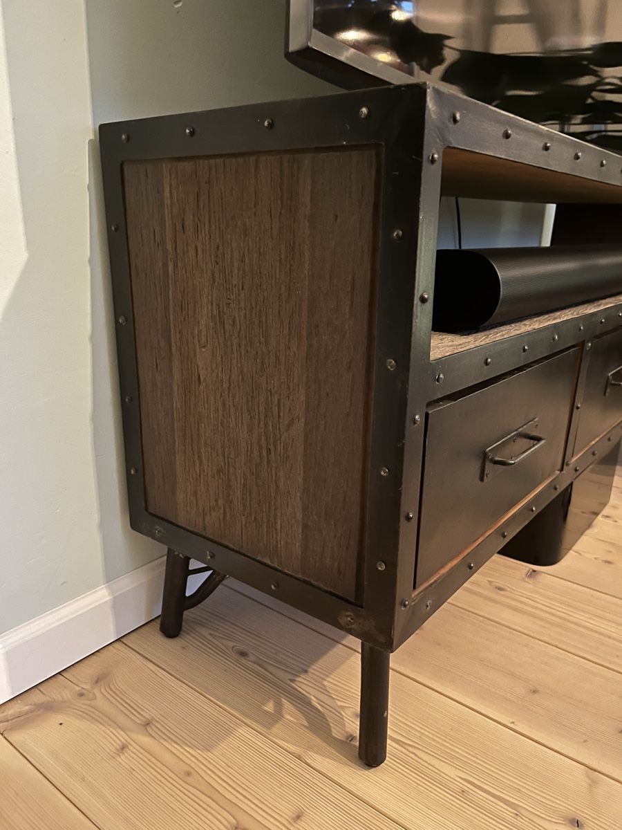 TV Möbel: TV-Möbel Industrial Design Metall Holz – Gebraucht aus Adliswil von Frees01