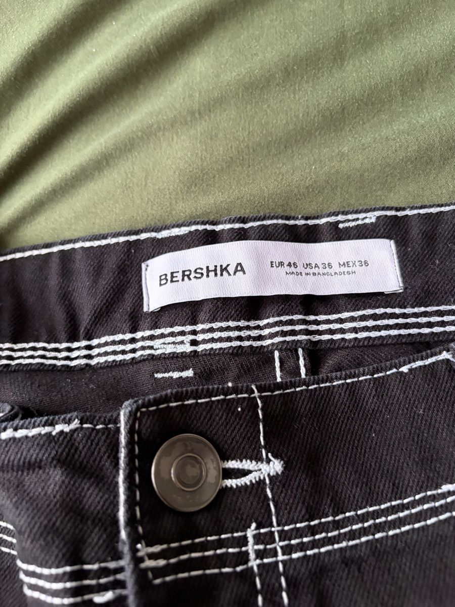 Bershka Pantaloni: Pantalon Cargo noir avec coutures blanches taille 46 – Nuovo (secondo la descrizione) da Fribourg venduto da jer_p6kc 3