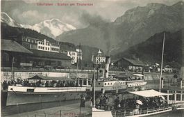 Interlaken BE Station am Thunersee Schiffe belebt