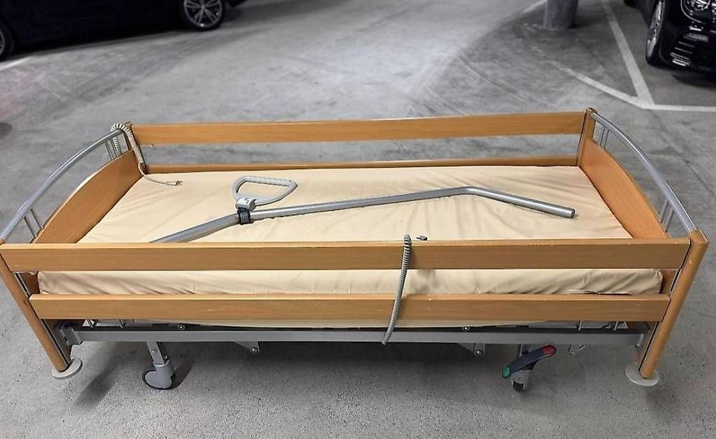 Lits: Lit Médical Électrique – D'occasion à Châtel-St-Denis par Gdch 1