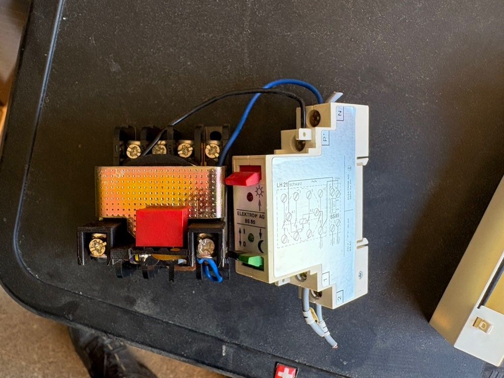 Interrupteurs: Boiler-Steuerschütz nach WV S1 – D'occasion à Neuenegg par Rogerio42 1