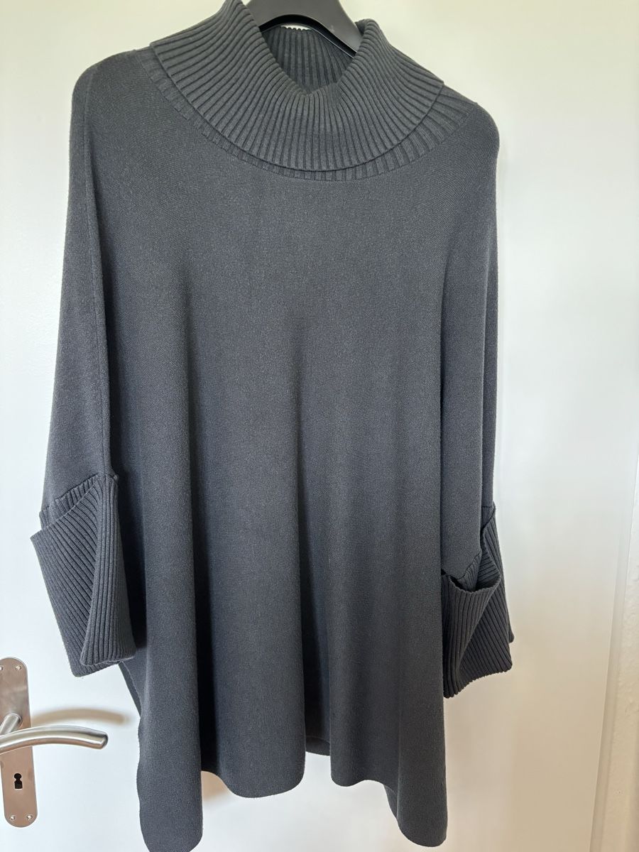 Massimo Dutti Pulls & Sweat-shirts: Massimo Dutti Poncho  – D'occasion à Jona par ardnas04