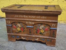 Holztruhe handbemalt mit Blumenmotiv 67x43cm gebraucht