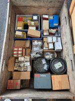 Grosser Posten an Schrauben, Muttern, Nieten, Nägel, etc.