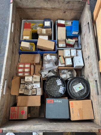 Grosser Posten an Schrauben, Muttern, Nieten, Nägel, etc.