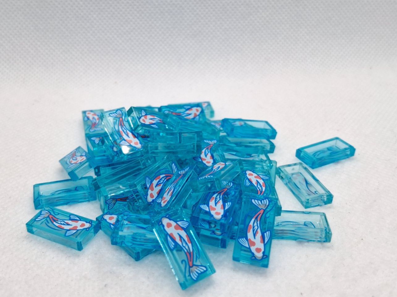 Lego Giocattoli: Lego 50 Stk. Flat Tile 1x2 trans. light blue white Koi Fish – Nuovo (secondo la descrizione) da Inwil venduto da Dokyiioto
