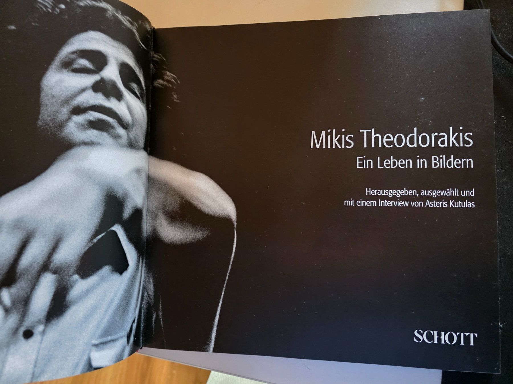 Libri: Mikis Theodorakis - Ein Leben in Bildern - Schott 2010 – Nuovo (secondo la descrizione) da Walterswil BE venduto da Lonitti 1