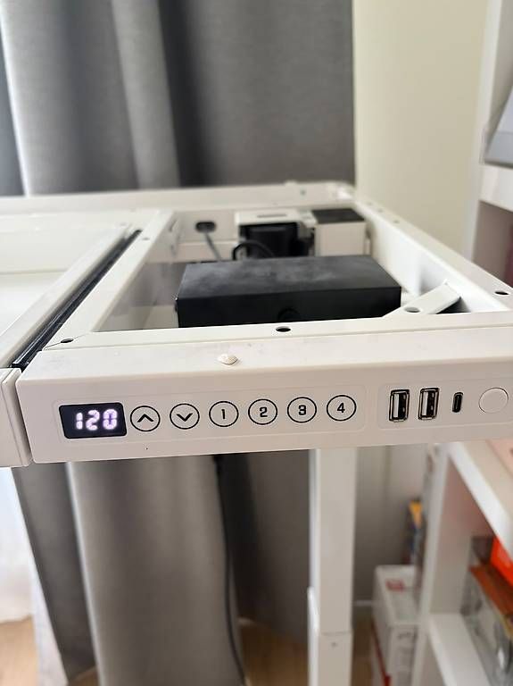 Schreibtische: Elektrisches Stehpult – Gebraucht aus Unterägeri von bosanac23 3