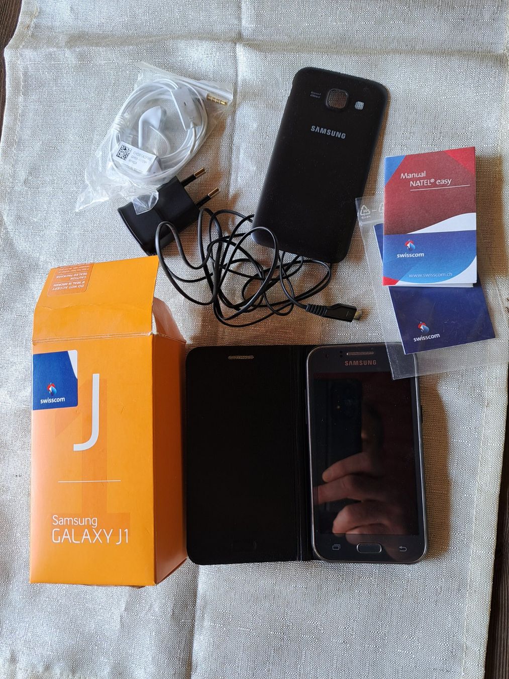 Samsung Handys / Smartphones: Samsung Galaxy J1 – Neu und originalverpackt aus Muri AG von murk01