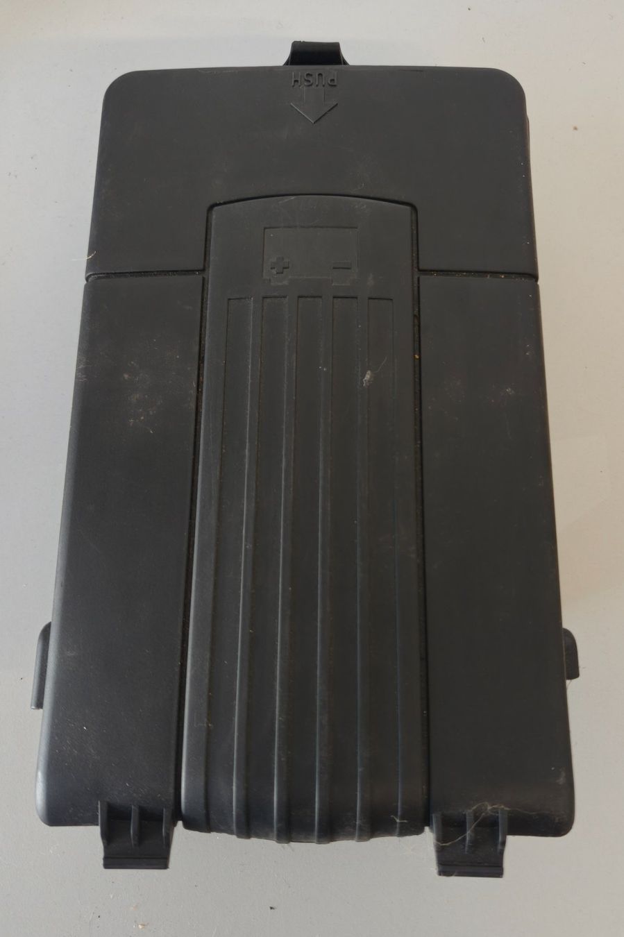 Volkswagen Tutti pezzi di ricambio auto: Cache batterie 3C0-915-443-A – Usato da Corcelles-près-Payerne venduto da FactoryofSound